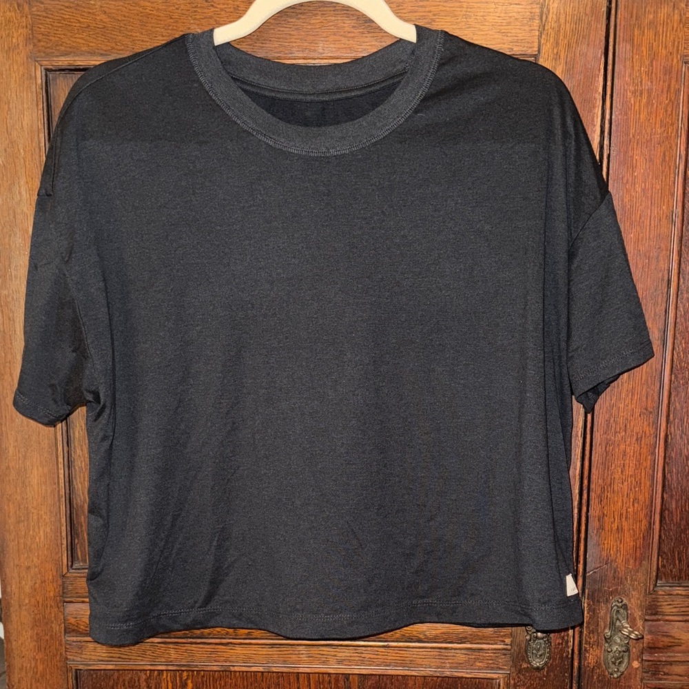 Vuori Dark Short Sleeve Tee
